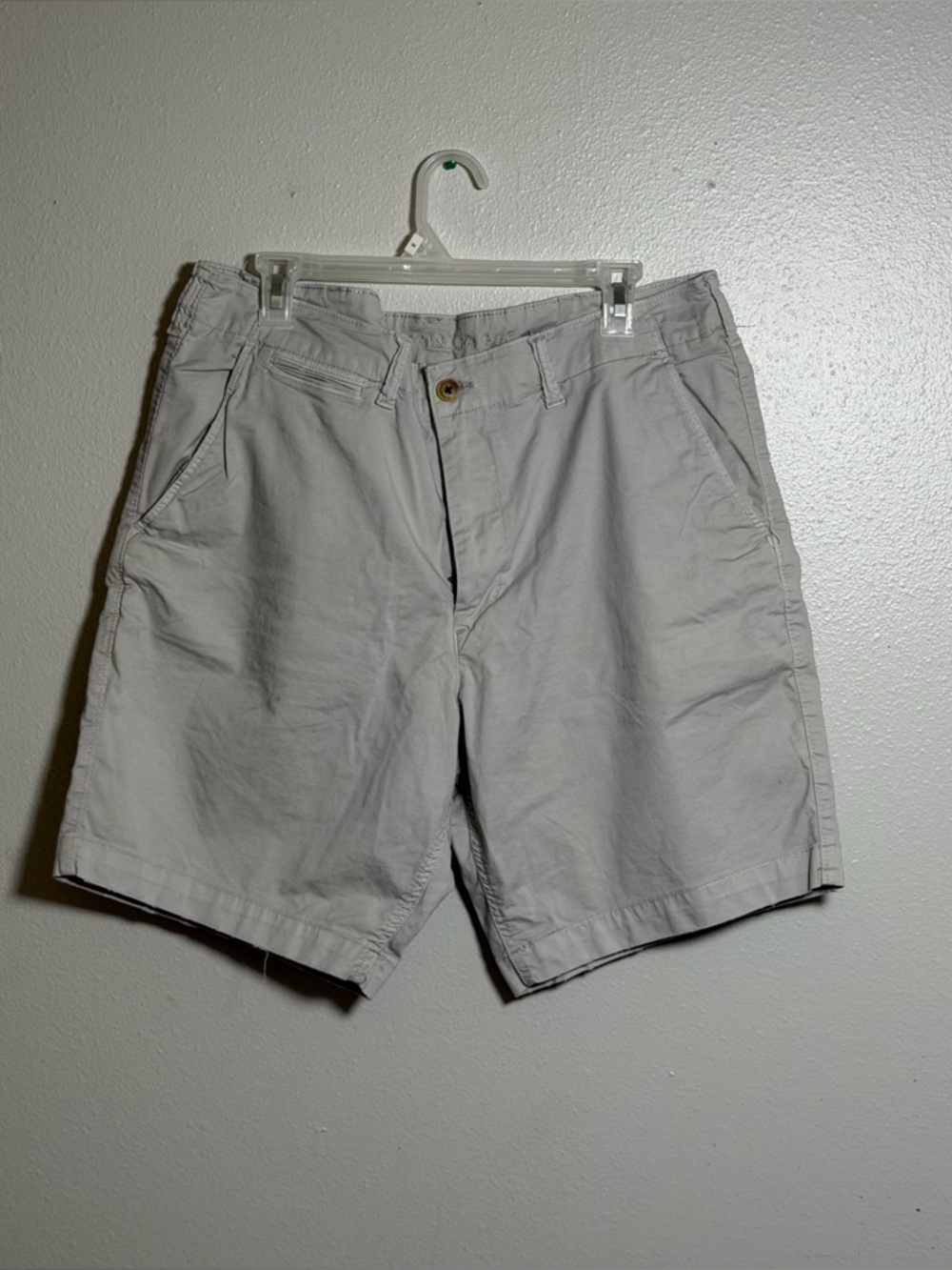 American Eagle Outfitters Men Beige Tan Classic Flat Front Chino Shorts size 38